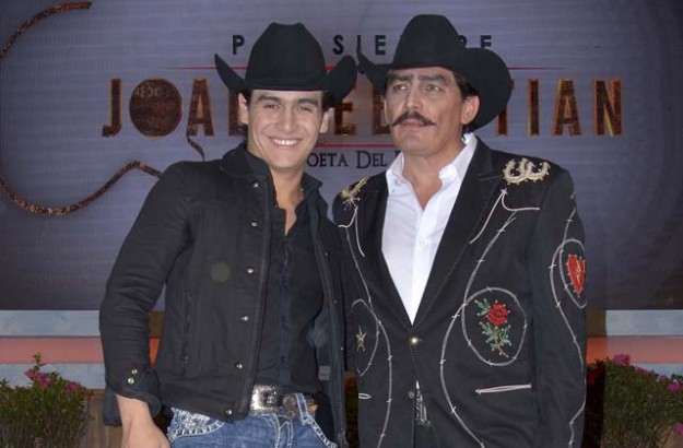 julin-figueroa-retante-seguir-usando-trajes-de-mi-pap julin-figueroa-retante-seguir-usando-trajes-de-mi-pap