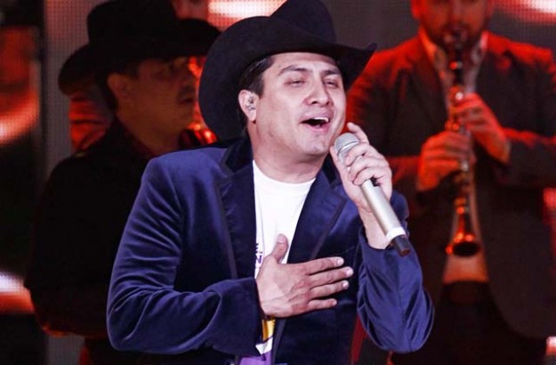 julin-lvarez-est-embrujado julin-lvarez-est-embrujado