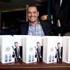 1349905687-DESUPERESTRELLA-Victor-Manuelle-presenta-perfumes-para-ambos-sexos 1349905687-DESUPERESTRELLA-Victor-Manuelle-presenta-perfumes-para-ambos-sexos