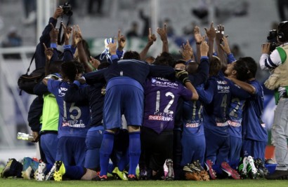 Emelec vence al Manta y recupera el liderato en Ecuador