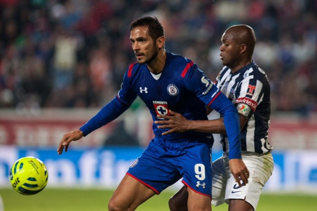El paraguayo Santa Cruz dice que sólo acallará críticas jugando