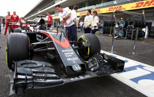 Alonso, penalizado 10 puestos en parrilla de salida por cambio de motor