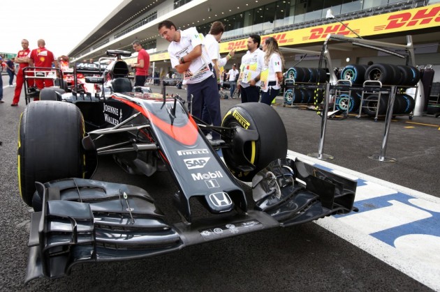 Alonso, penalizado 10 puestos en parrilla de salida por cambio de motor