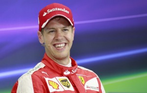 Vettel bromea con Rosberg y Hamilton al pedirles que lo dejen pasar