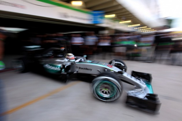 El campeón Hamilton es el más veloz en el tercer entrenamiento libre en Interlagos El campeón Hamilton es el más veloz en el tercer entrenamiento libre en Interlagos