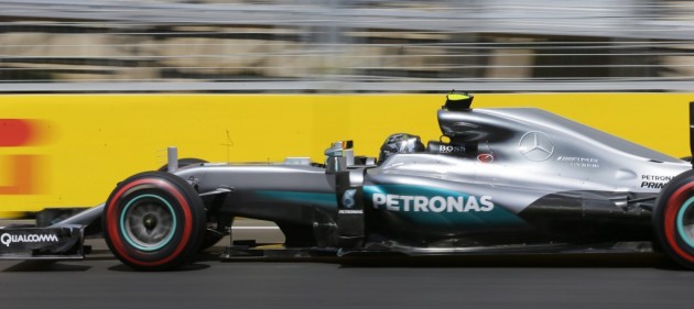 Rosberg saldrá desde la 'pole' en Baku, con 'Checo' Pérez a su lado