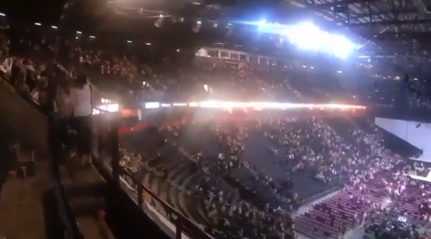 mujer-que-no-sabe-que-su-hija-muri-en-el-concierto-de-ariana-grande mujer-que-no-sabe-que-su-hija-muri-en-el-concierto-de-ariana-grande