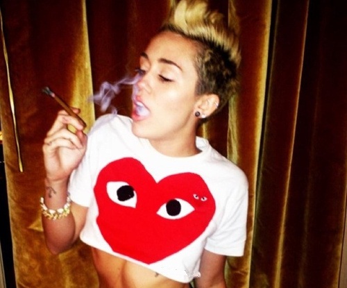 1380642385-DESUPERESTRELLA-Cyrus-Marihuana 1380642385-DESUPERESTRELLA-Cyrus-Marihuana